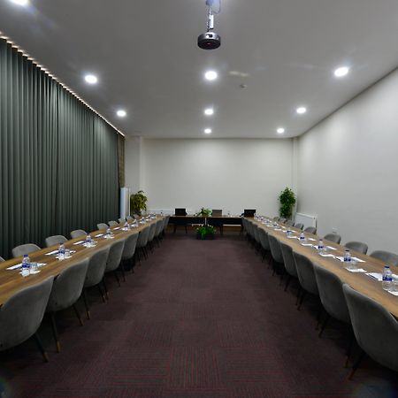 Hidden Hills Hotel Istanbul Airport Exterior photo Meeting room